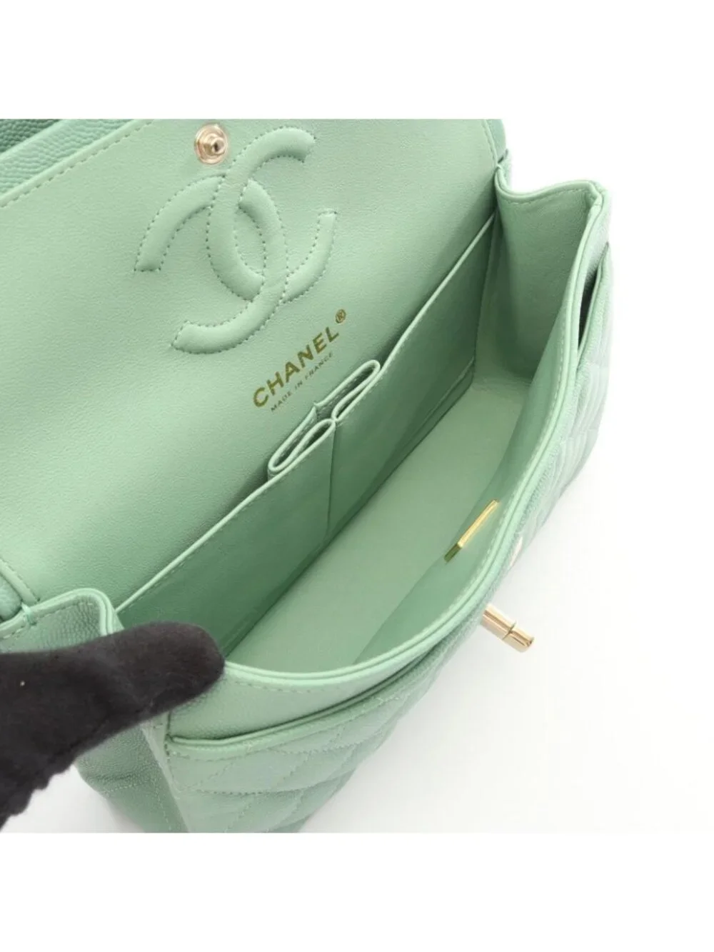Chanel slight signs